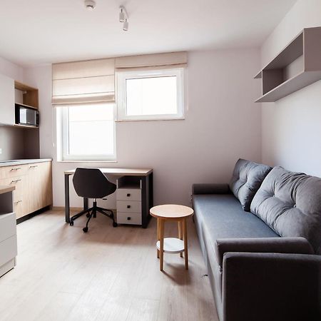 Starter III Aparthotel Wroclaw Bagian luar foto