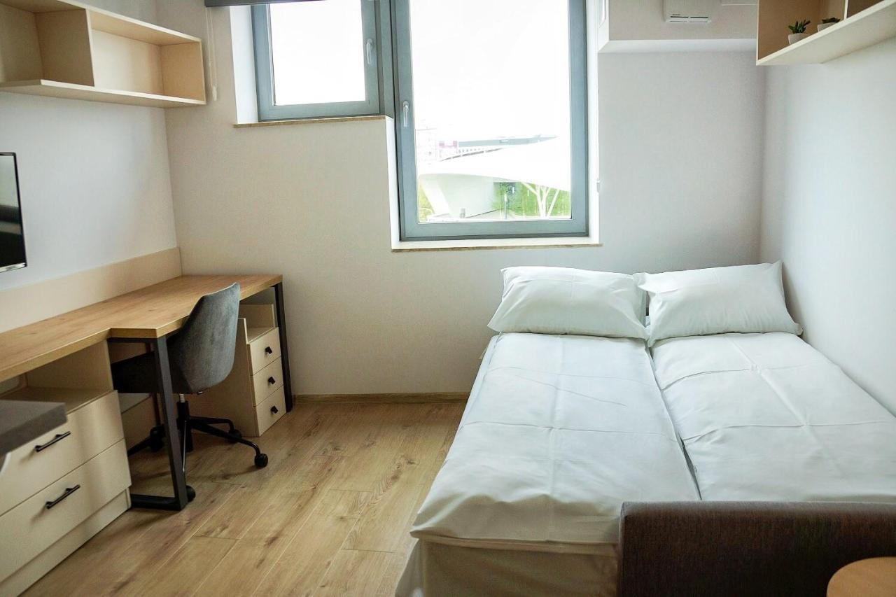 Starter III Aparthotel Wroclaw Bagian luar foto