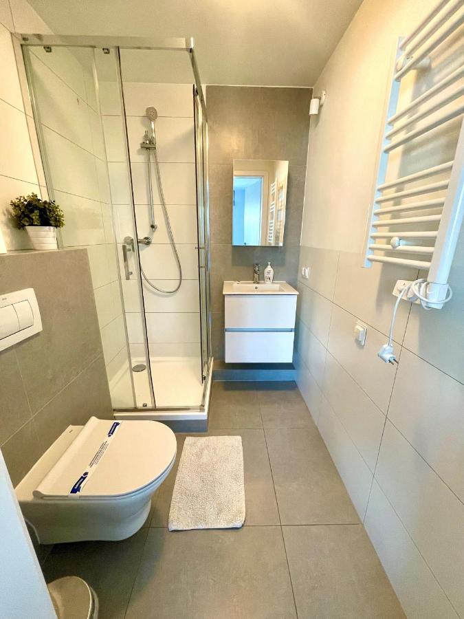 Starter III Aparthotel Wroclaw Bagian luar foto